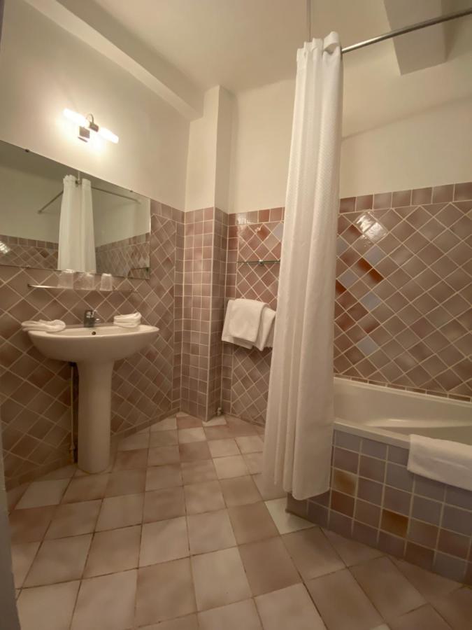 Le Vieux Chateau Aiguines Bagian luar foto
