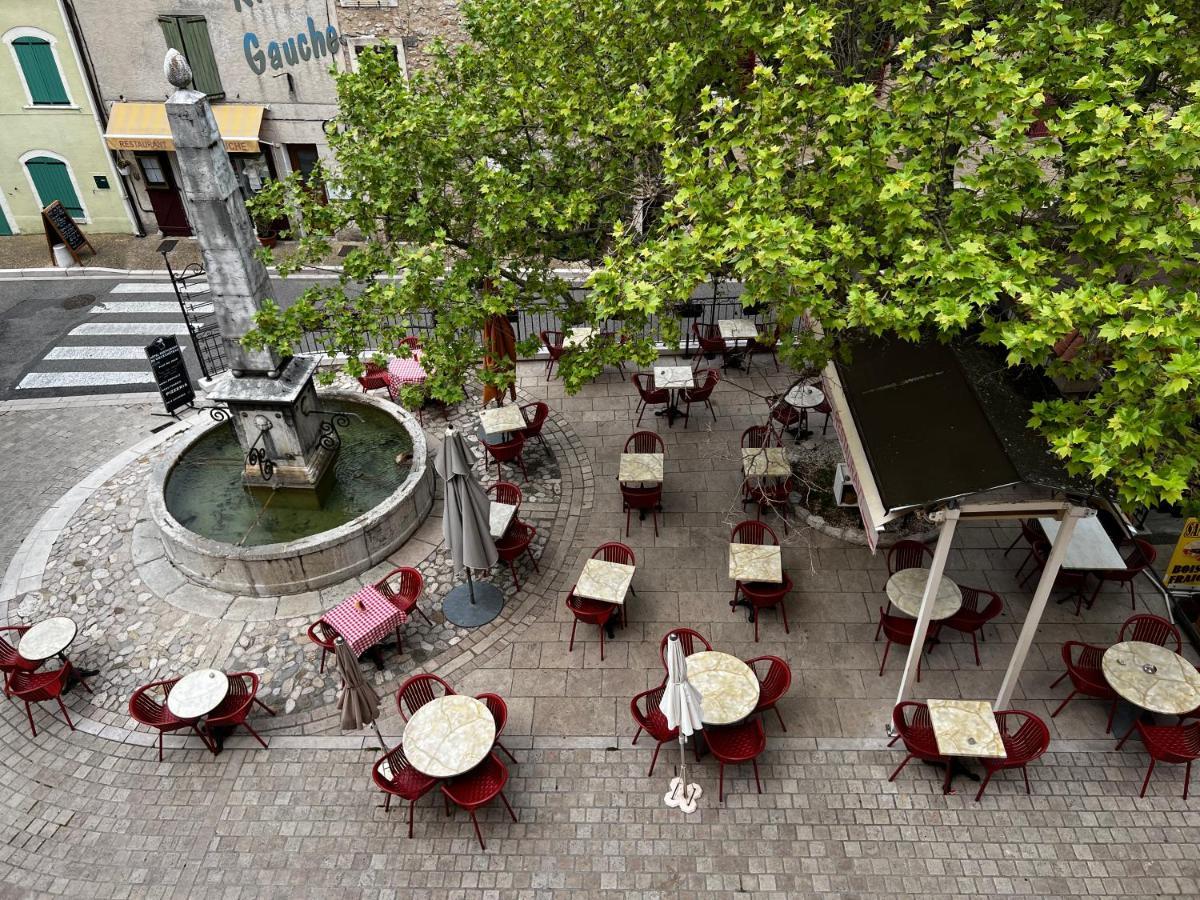 Le Vieux Chateau Aiguines Bagian luar foto