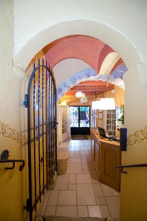 Le Vieux Chateau Aiguines Bagian luar foto